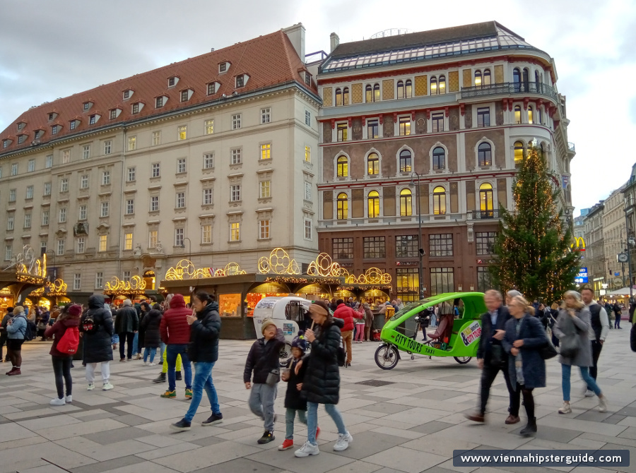 Stephansplatz Weihnachtsmarkt / Christmas market, Vienna - Wien