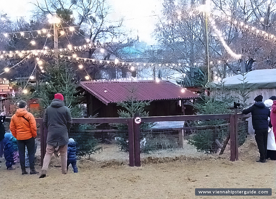 Karlsplatz Weihnachtsmarkt / Christmas market and art fair, Vienna - Wien