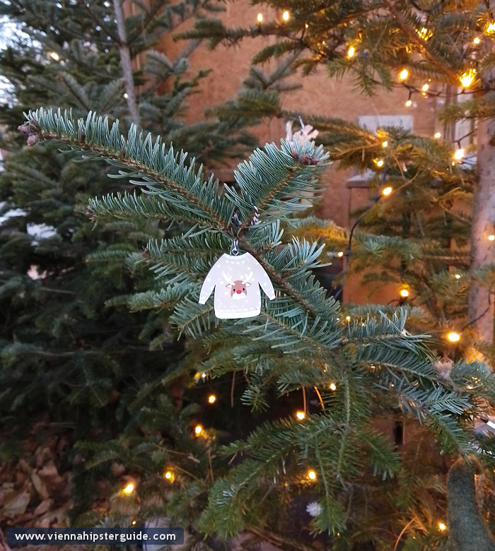 Karlsplatz Weihnachtsmarkt / Christmas market and art fair, Vienna - Wien