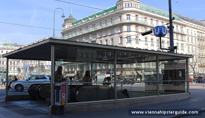 U-Bahn (Underground)-Station im Zentrum von Wien, öffentliche Verkehrsmittel - Wien