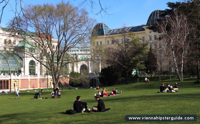 Burggarten und Palmenhaus in Wien, Österreich - öffentlicher Park und Palmenhaus in Wien