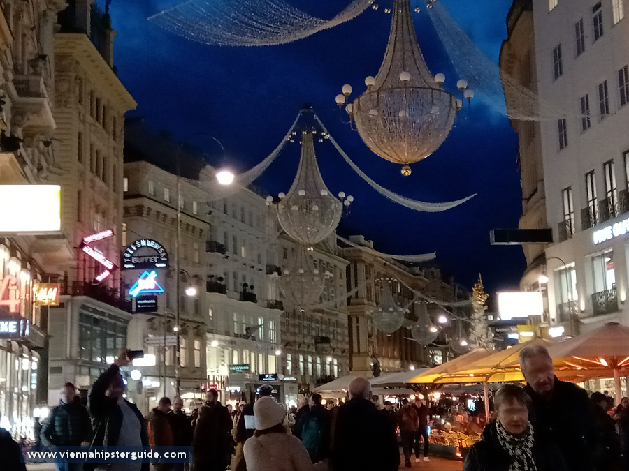 Graben, Wien, Österreich - Einkaufsstraße in Wien mit Weihnachtsdekoration