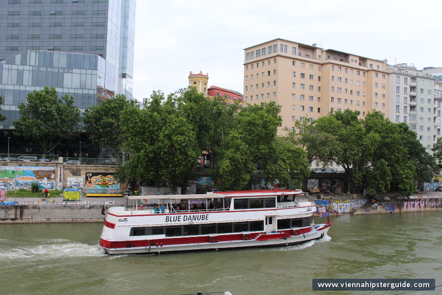 Schiff Blue Danube im Donaukanal, Wien / Vienna, Schifffahrt