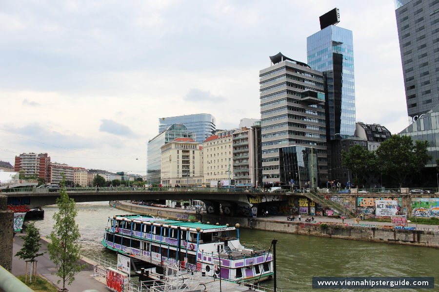 Schiff MS Vindobona im Donaukanal, Wien / Vienna, Schifffahrt